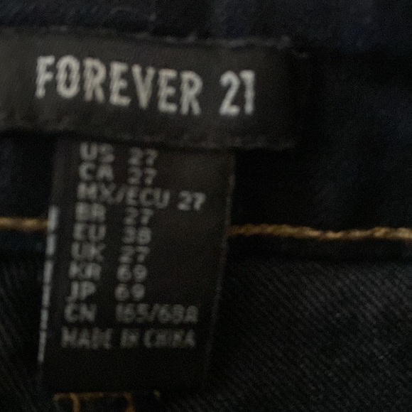 ❤️ $10 Flash Sale Forever 21 Cuffed Denim Shorts - Picture 3 of 7